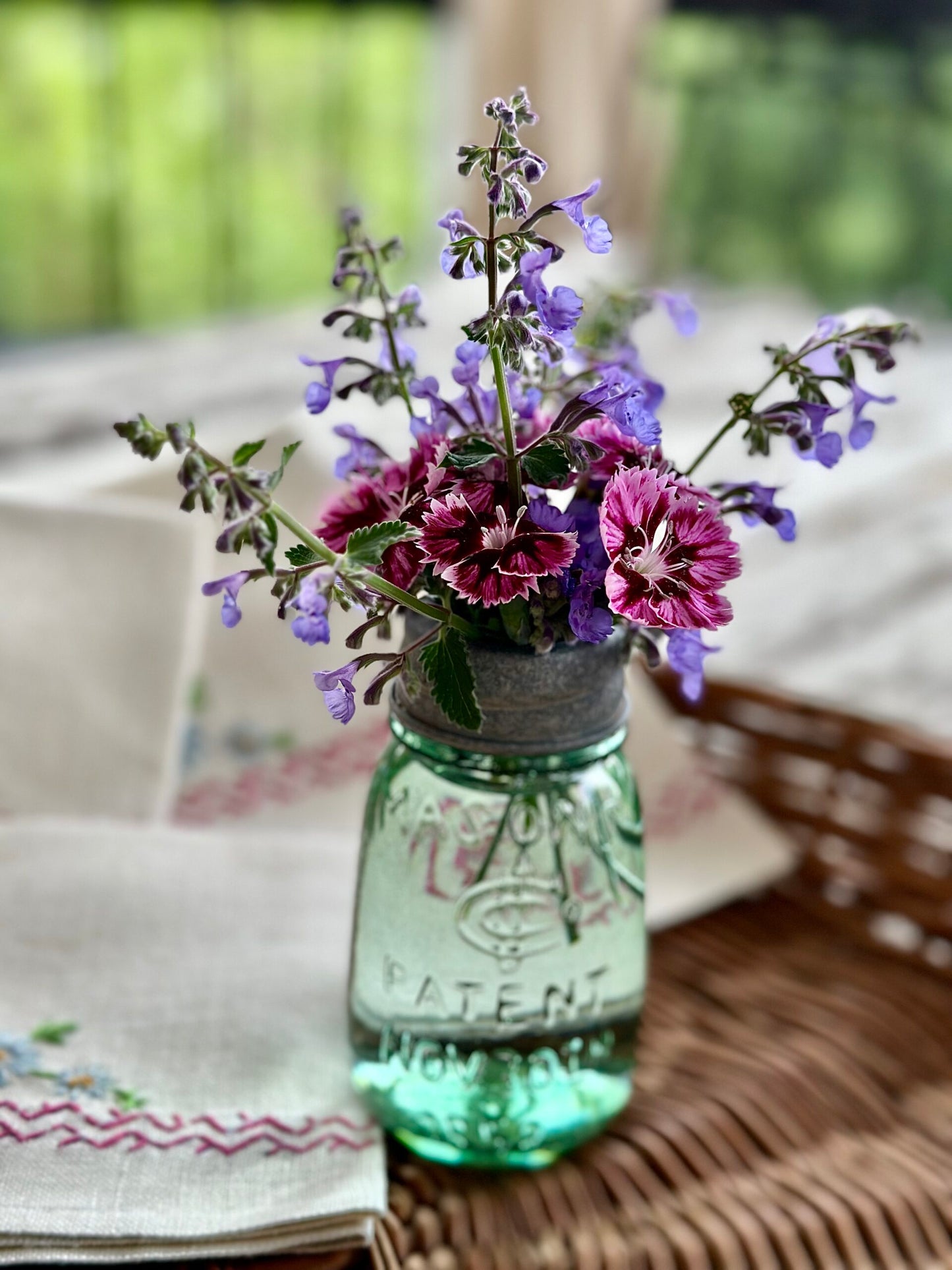 1/4 Pint Mason Jar Vase & Frog