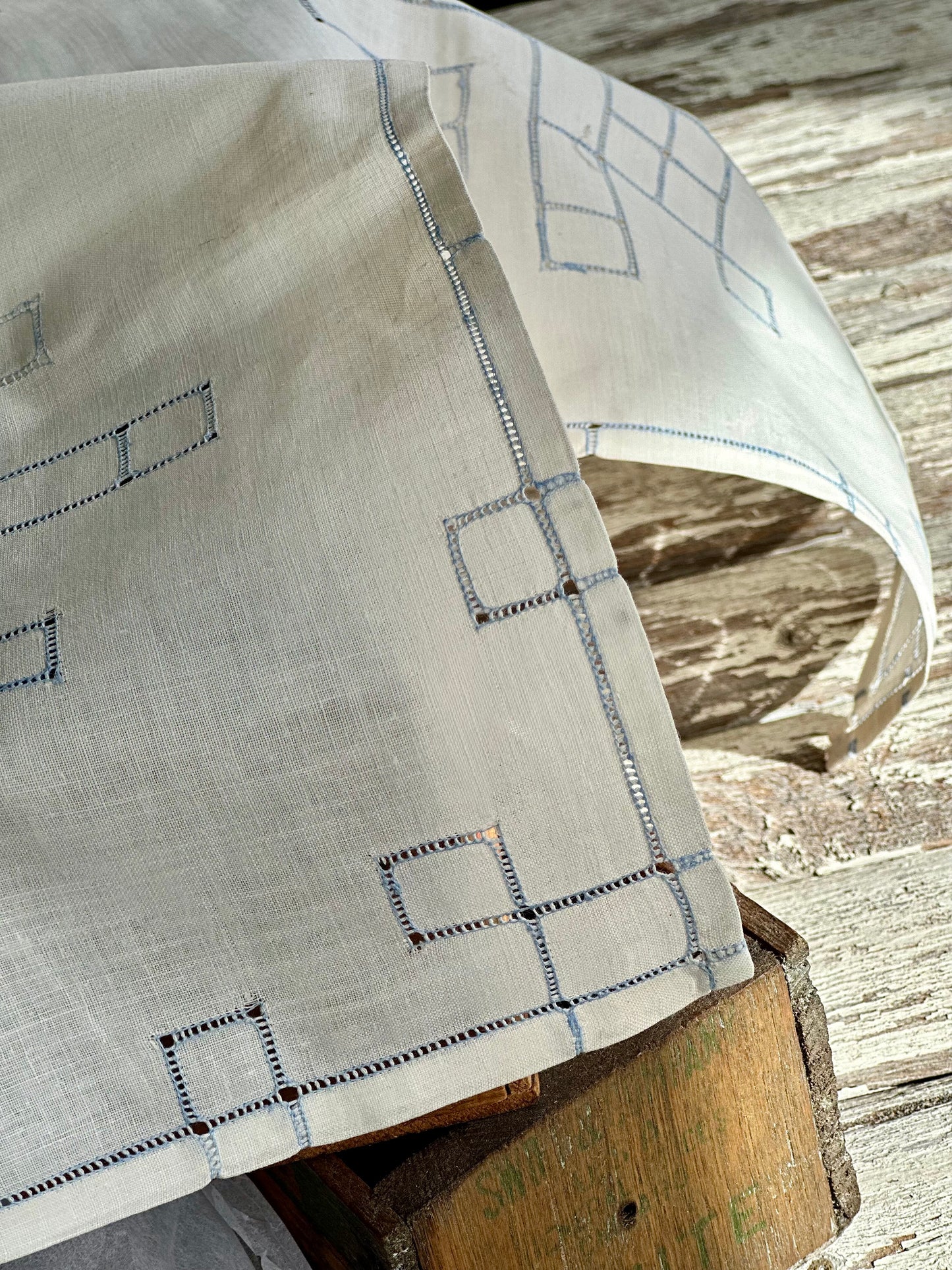 Vintage TableCloth w/Napkins